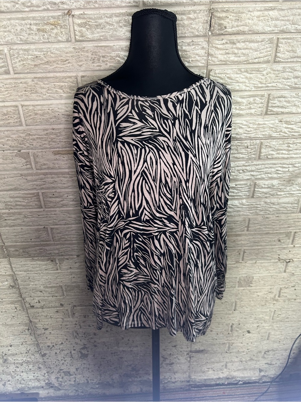 Kinesis Women’s Black and White Printed Long Sleeve Top Size Medium